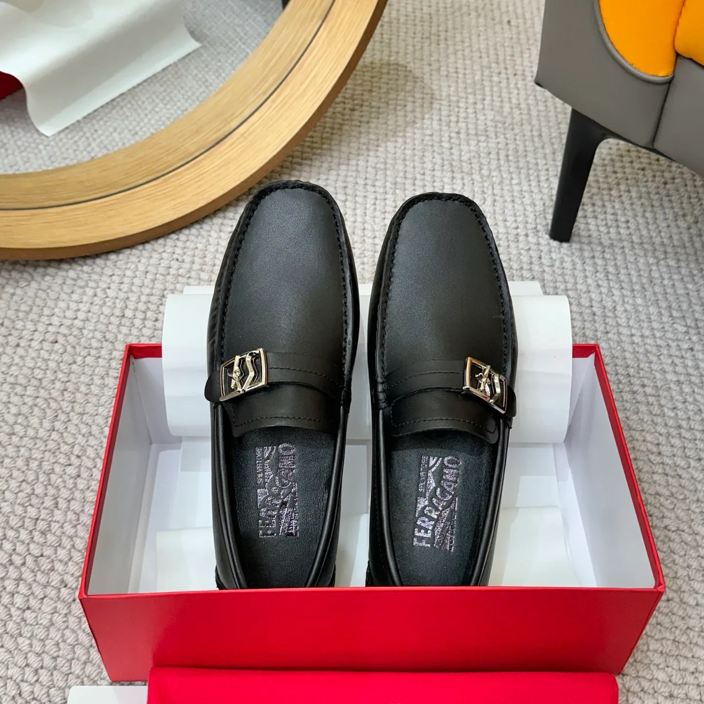 Men's men's shoes 💰420 (Yangli) Ferragamo 〰Ferragamo 2⃣️0⃣️2⃣️5️⃣ New series 👊🏻 Upper 🇮🇹 Italian imported calfskin, original outsole molding. Water-dyed sheepskin lining. The identity of every successful man is set off, and the upper and lower shoes are elegant and stable🚶🏻🚶🏻The high-end custom counter original replica is an eternal classic🔍️Number of codes: 38-46 with counter packaging